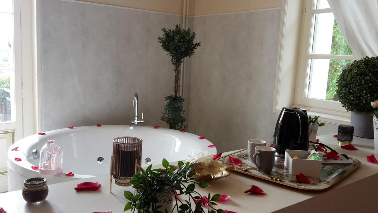 Chateau Marith - Etablissement Climatise Avec Piscine Hotel Clairac  Buitenkant foto
